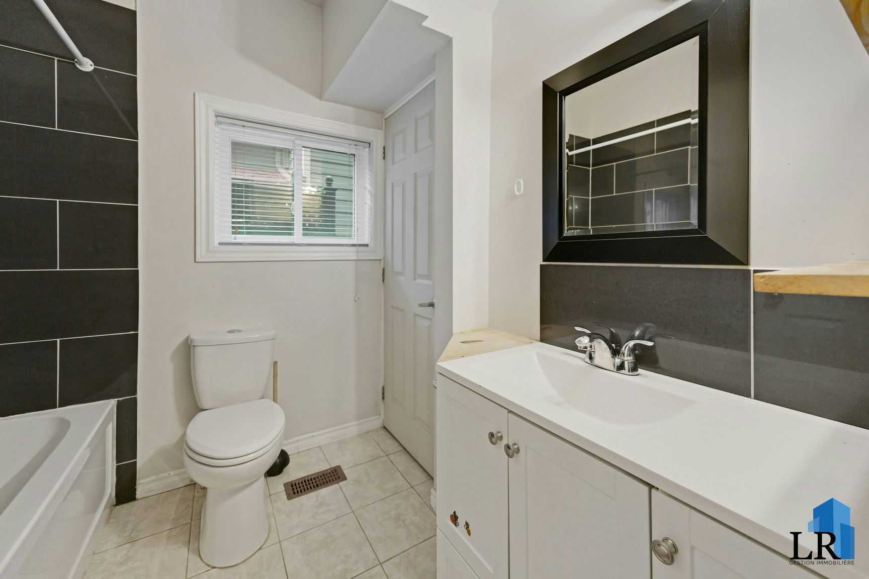 1-404 Bay Street, Ottawa, ON, K1R 6A4 - 9