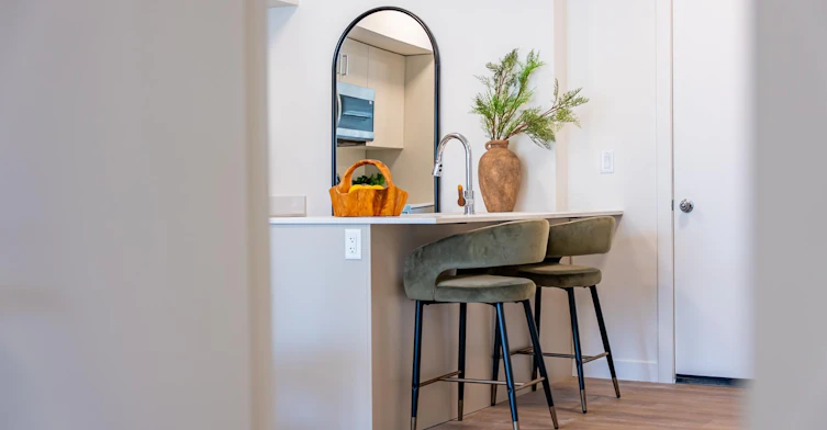 102-2040 37 Street Southwest, Calgary, AB, T3E 3A6 - 2