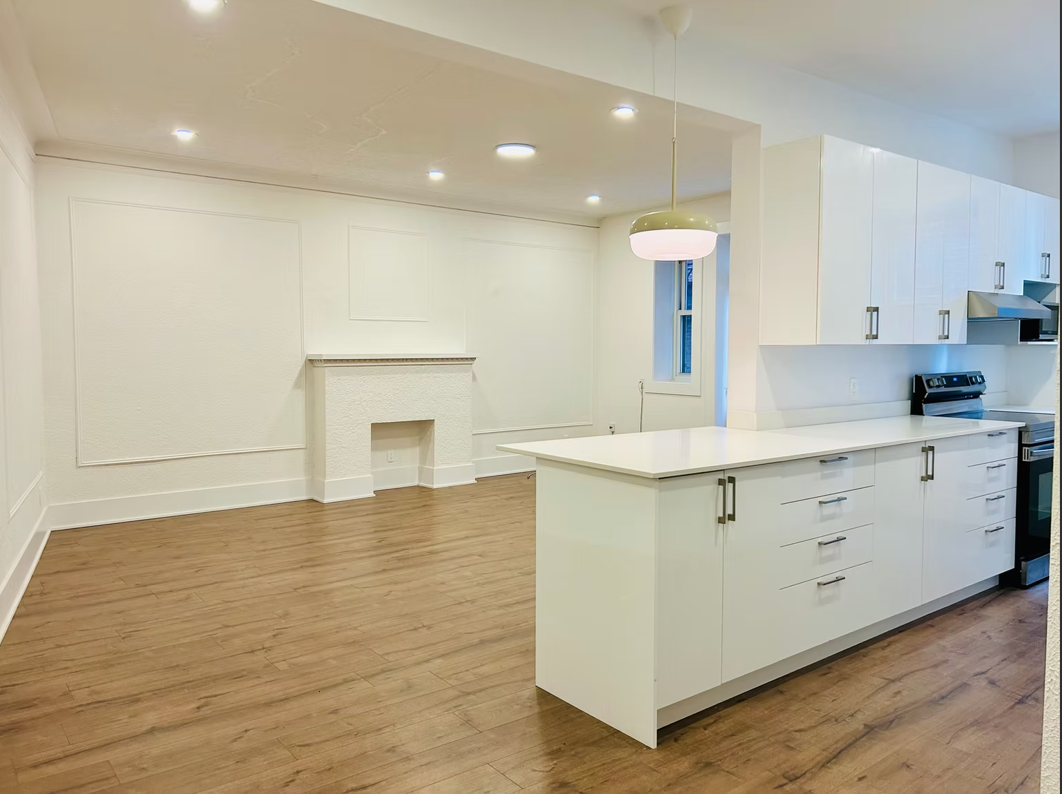 5235 De La Côte Saint Luc Chemin, Montréal, QC, H3W 2H8