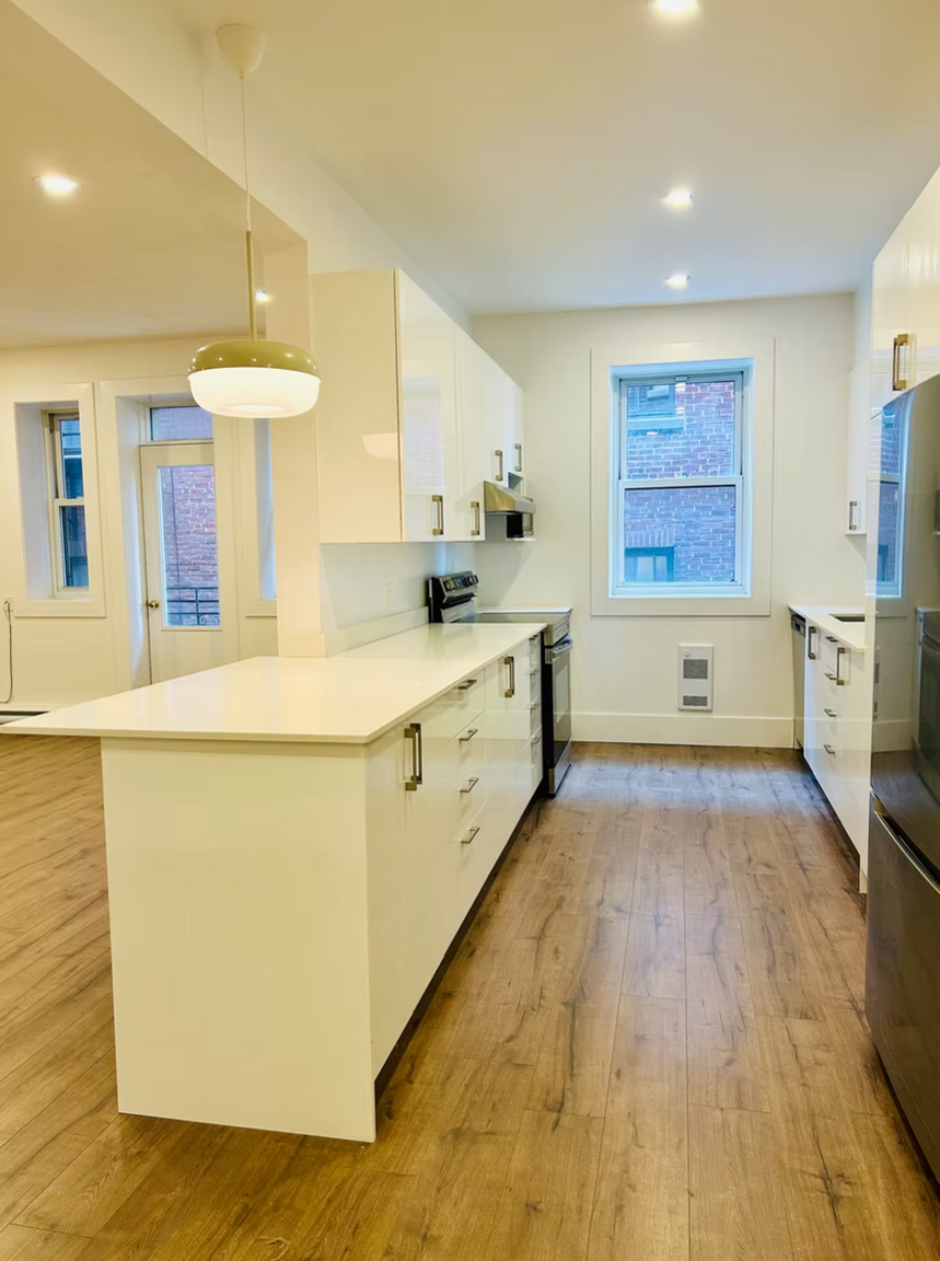 5235 De La Côte Saint Luc Chemin, Montréal, QC, H3W 2H8 - 5