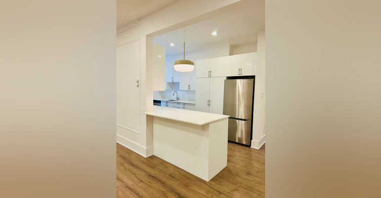 5235 De La Côte Saint Luc Chemin, Montréal, QC, H3W 2H8 - 4