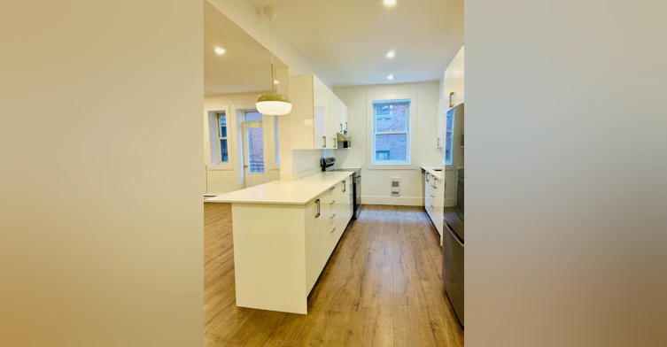 5235 De La Côte Saint Luc Chemin, Montréal, QC, H3W 2H8 - 5