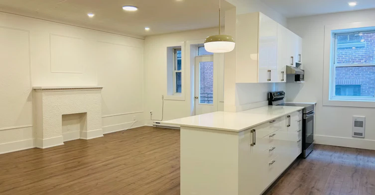 5235 De La Côte Saint Luc Chemin, Montréal, QC, H3W 2H8 - 2