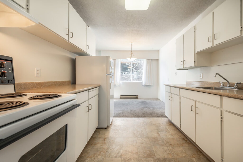 205-2230 Cadboro Bay Road, Oak Bay, BC, V8R 5G9