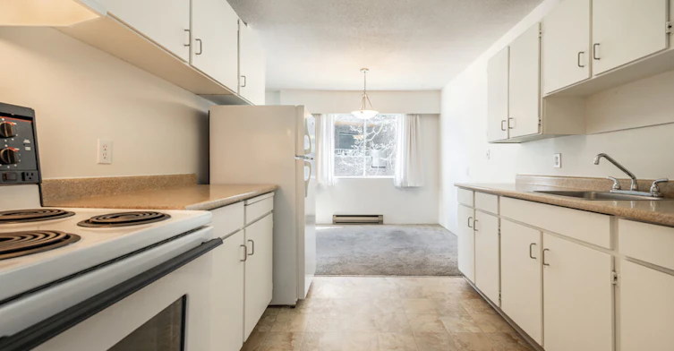 205-2230 Cadboro Bay Road, Oak Bay, BC, V8R 5G9