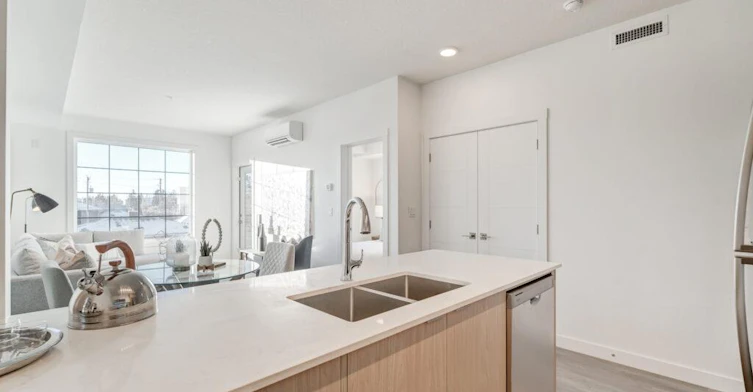 114-3360 16 Street Southwest, Calgary, AB, T2T 7A8 - 3