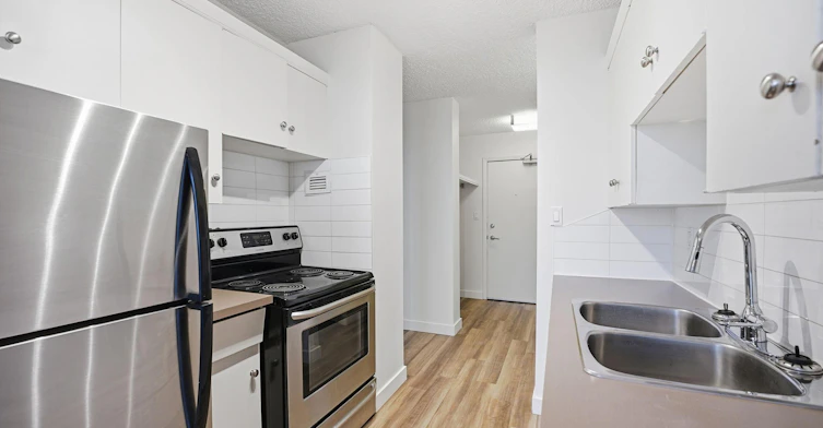 6425 101 Avenue Northwest, Edmonton, AB, T6A 0H4 - 7