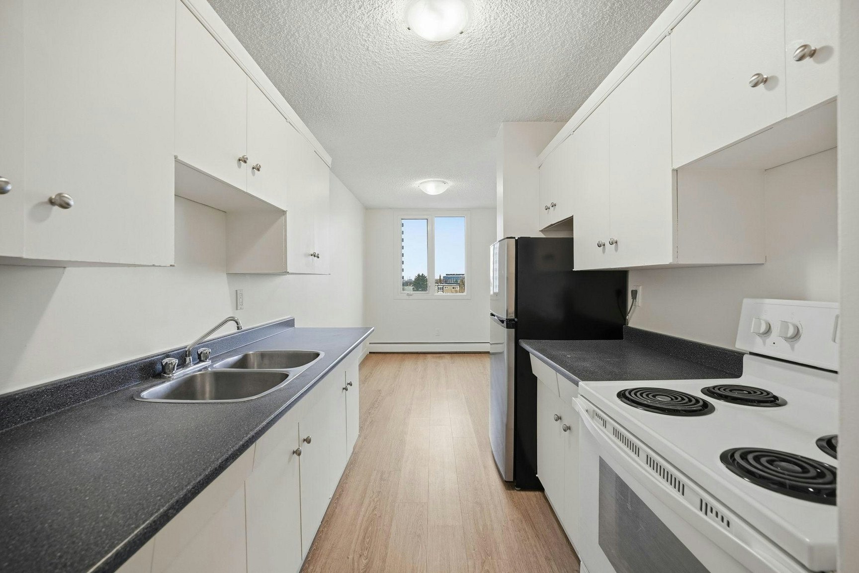 6425 101 Avenue Northwest, Edmonton, AB, T6A 0H4 - 6