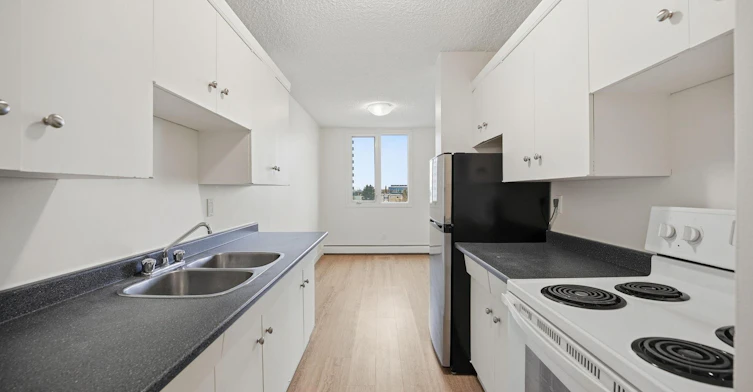 6425 101 Avenue Northwest, Edmonton, AB, T6A 0H4 - 6