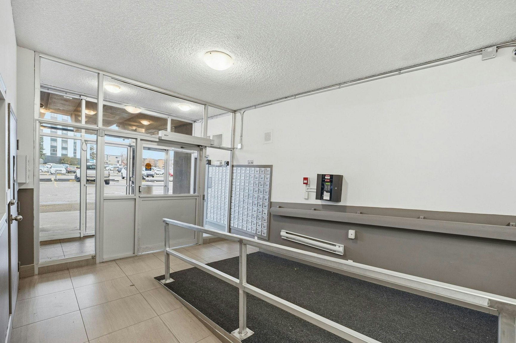 6425 101 Avenue Northwest, Edmonton, AB, T6A 0H4 - 11