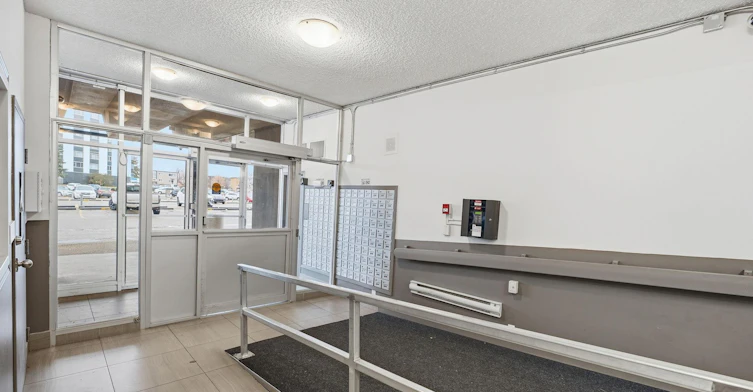 6425 101 Avenue Northwest, Edmonton, AB, T6A 0H4 - 11
