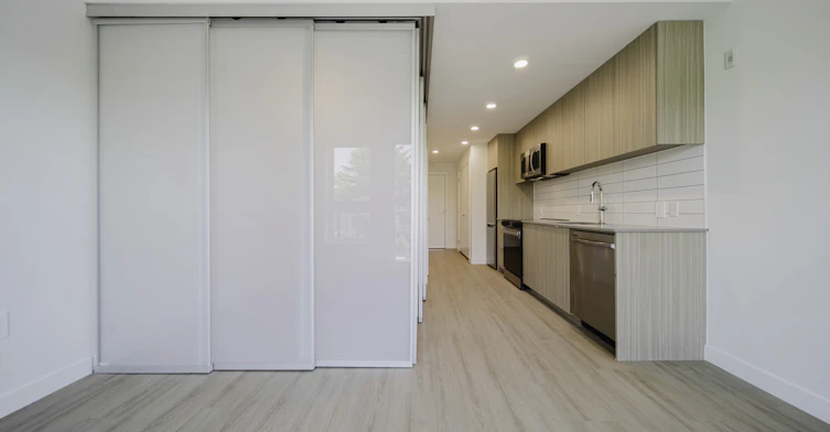 Plan U1-5828 Granville Street, Vancouver, BC, V6M 3C7 - 3