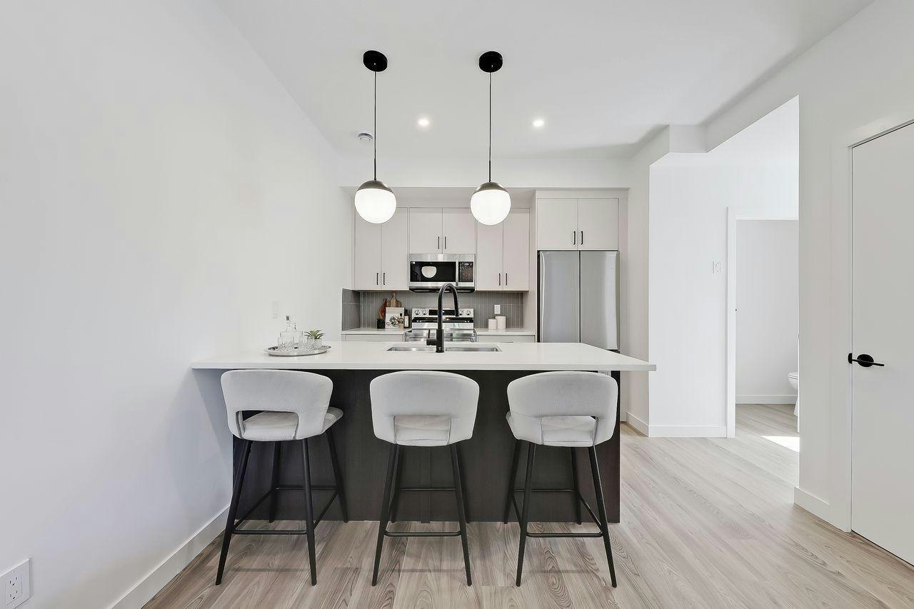 2610 23 Street Northwest, Calgary, AB, T2M 2C3 - 4