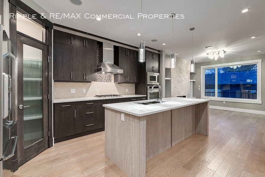 2117 51 Avenue Southwest, Calgary, AB, T3E 1J8 - 8