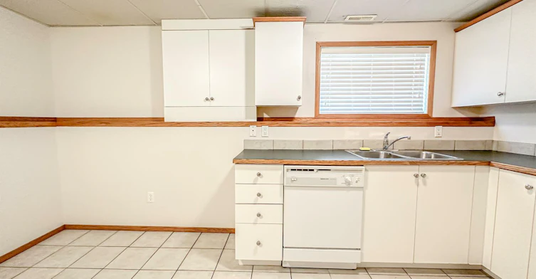 Lower-5120 42 Street, Olds, AB, T4H 1X1 - 4