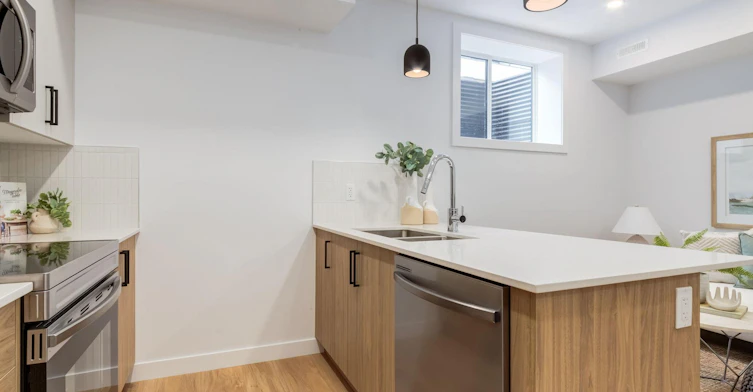 1615 33 Avenue Southwest, Calgary, AB, T2T 1Y6 - 3