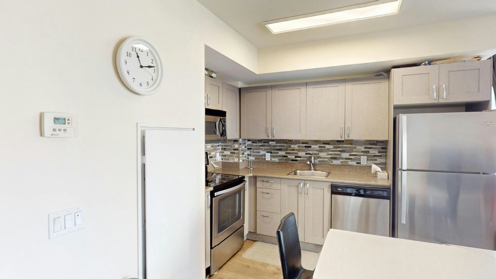 10 Brentwood Common Nw, Calgary, AB, T2L 2L6 - 3