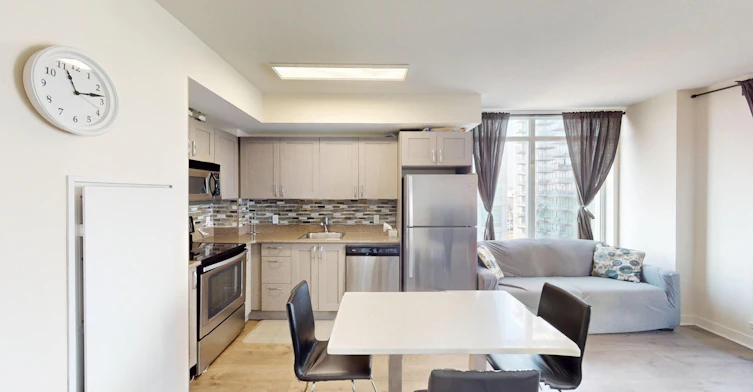 10 Brentwood Common Nw, Calgary, AB, T2L 2L6 - 2