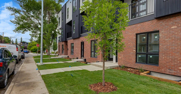 1745 36 Avenue Southwest, Calgary, AB, T2T 2G4 - 4