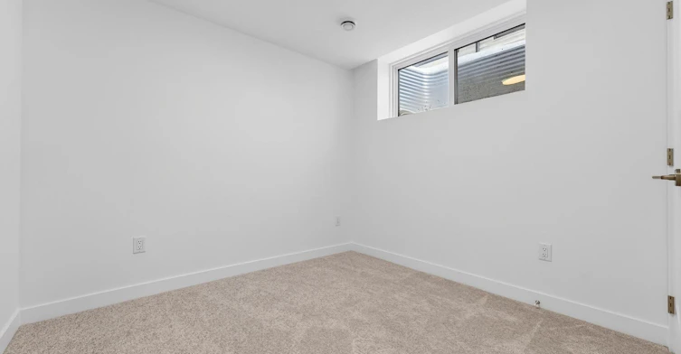 22-13516 115 Avenue Northwest, Edmonton, AB, T5M 3A8 - 21