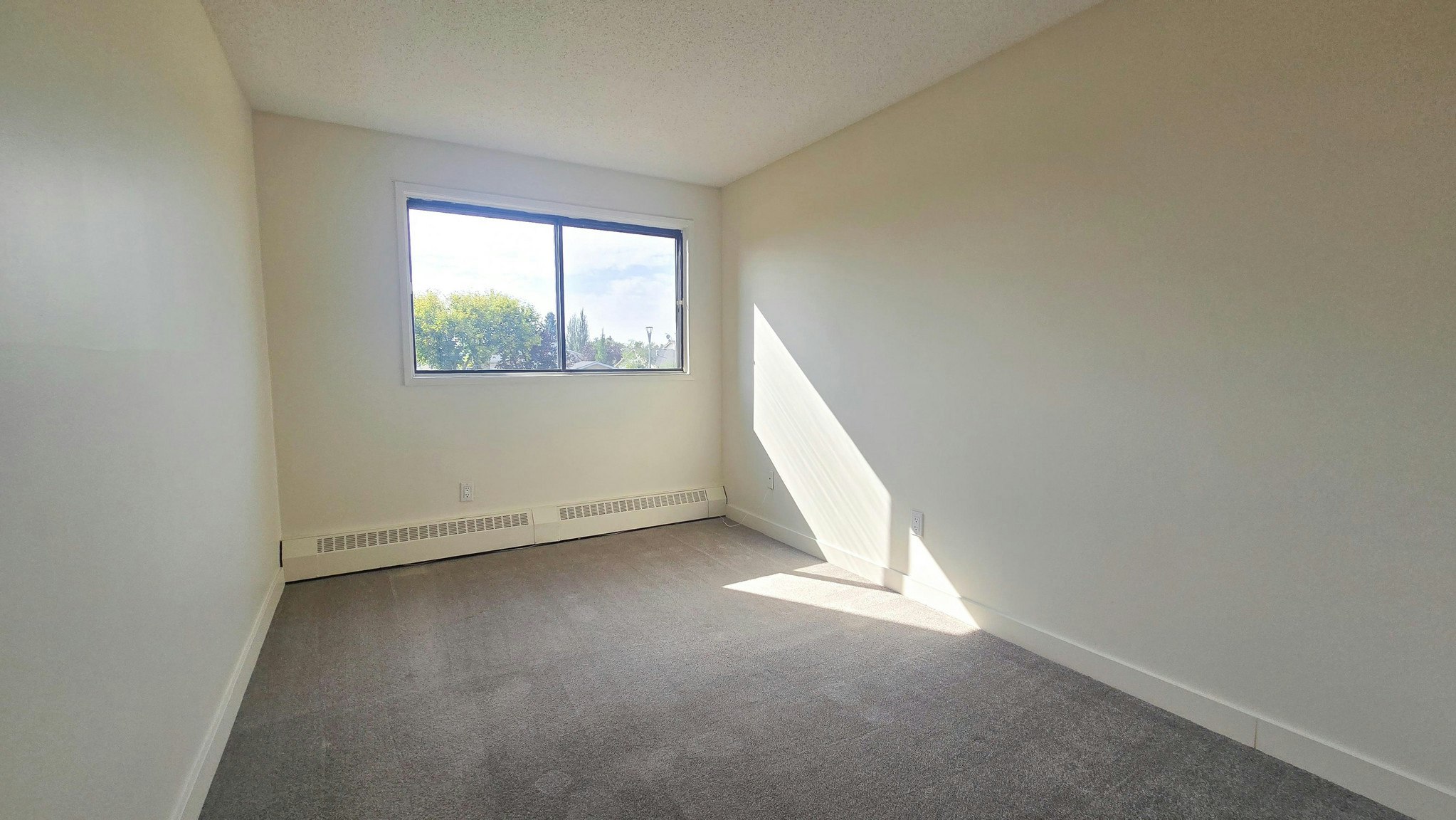 Classic-16304 100 Street NW, Edmonton, AB, T5X 5J6 - 8