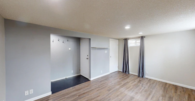 1516 46 Street SE, Calgary, AB, T2A 1N8 - 2