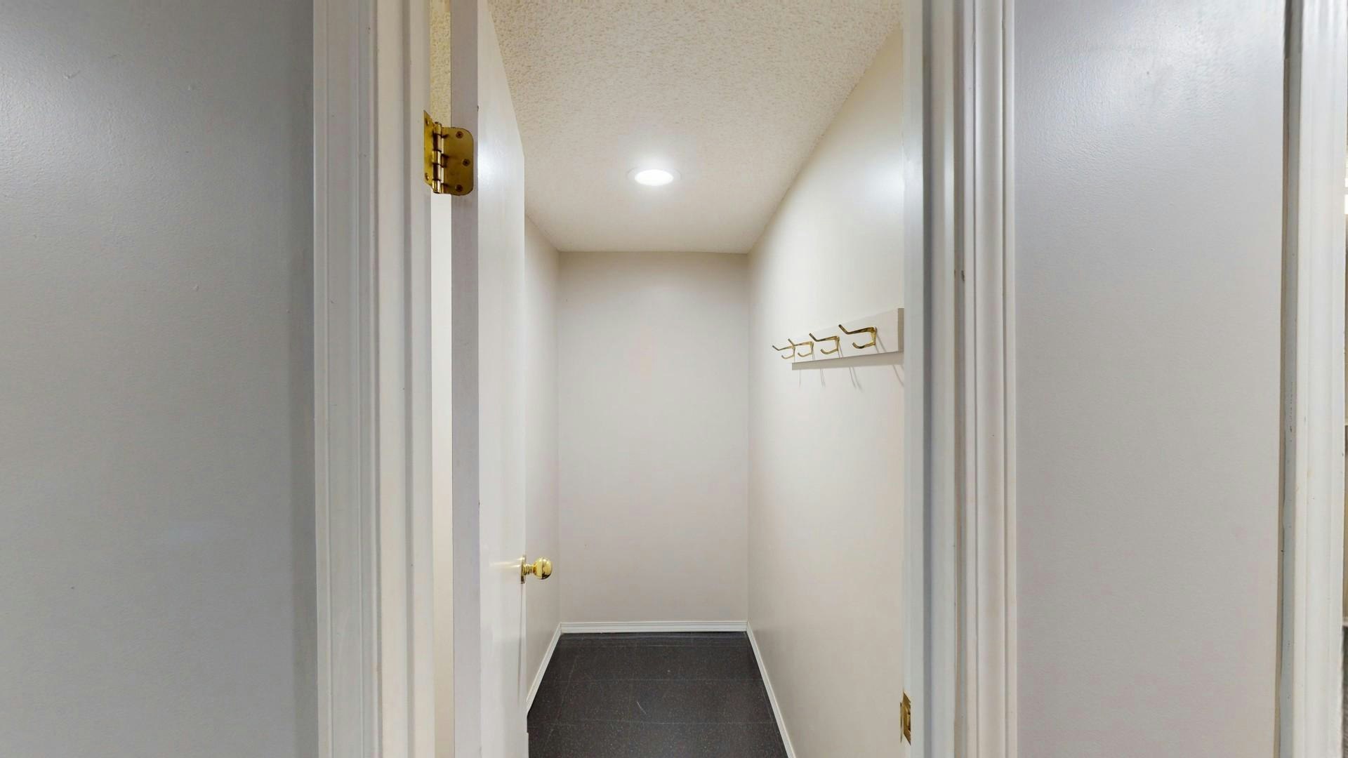 1516 46 Street SE, Calgary, AB, T2A 1N8 - 12