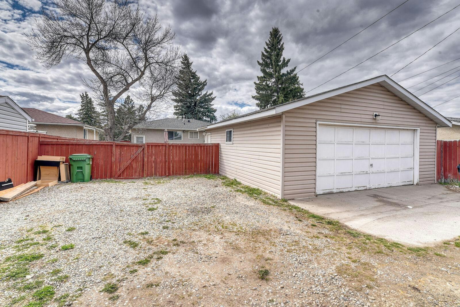 1516 46 Street SE, Calgary, AB, T2A 1N8 - 17