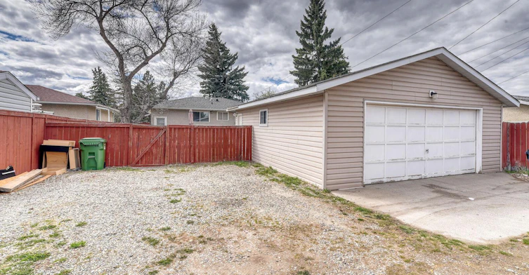 1516 46 Street SE, Calgary, AB, T2A 1N8 - 17