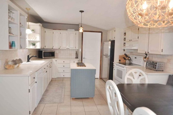 4631 49 Street, Sylvan Lake, AB, T4S 1P2 - 2