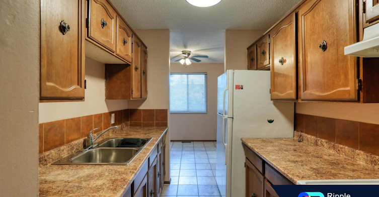 E-7712 Bowness Road Northwest, Calgary, AB, T3B 0H1 - 3