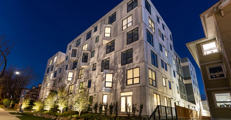 301-127 East 12th Street, North Vancouver, BC, V7L 0H3 - 8