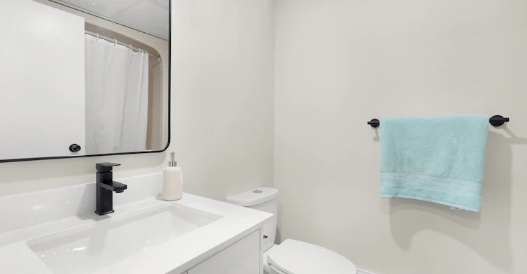 7737 Lundy's Lane, Niagara Falls, ON, L2H 1H3 - 6