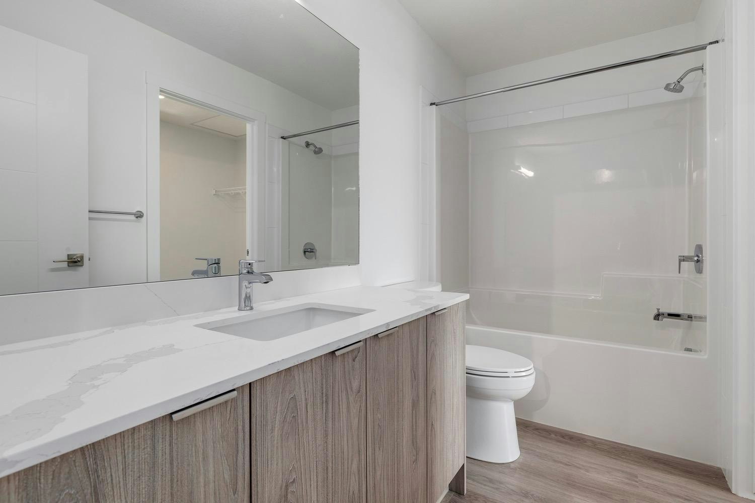 Floor plan T-3350 19 Street Southwest, Calgary, AB, T2T 6V7 - 8