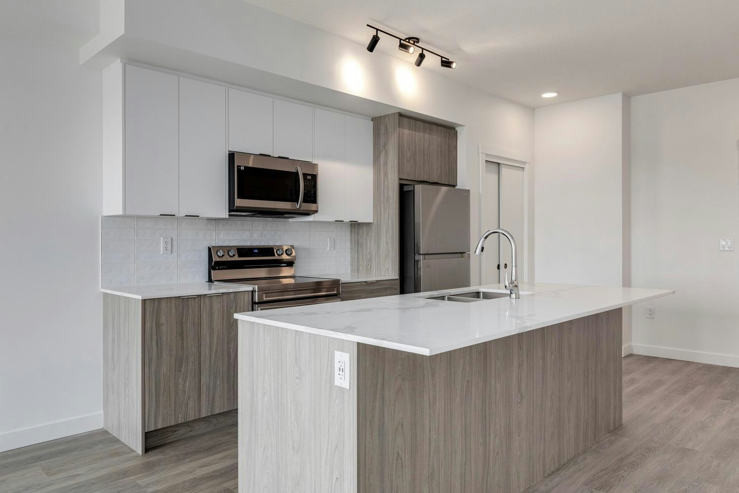 Floor plan T-3350 19 Street Southwest, Calgary, AB, T2T 6V7 - 2