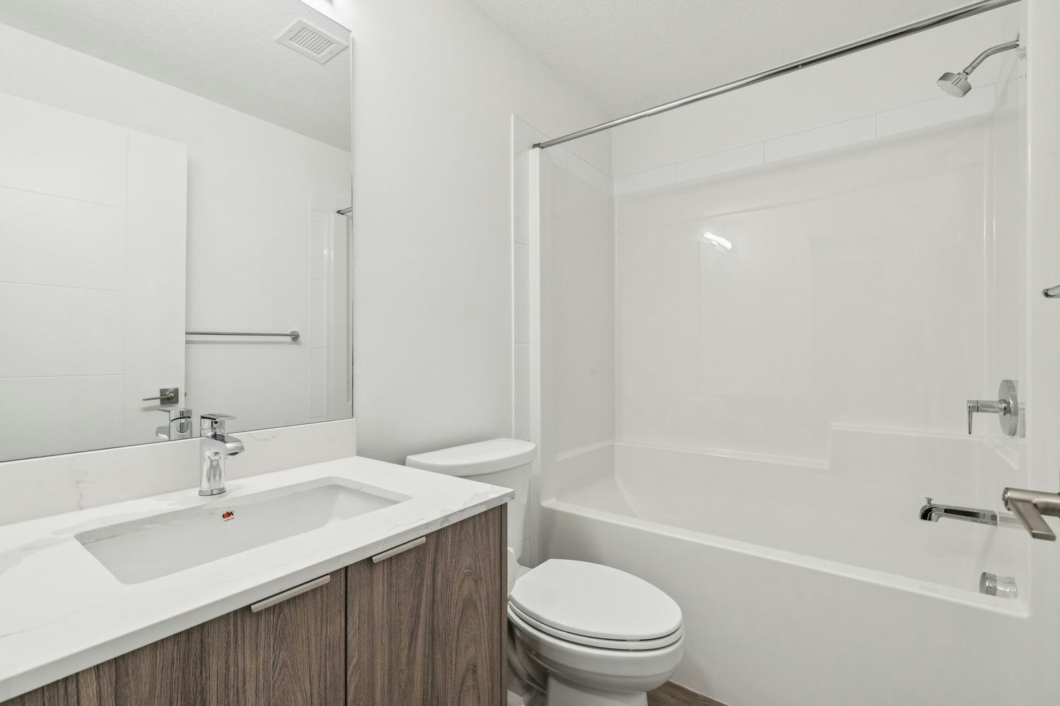 Floor plan C4-3350 19 Street Southwest, Calgary, AB, T2T 6V7 - 2