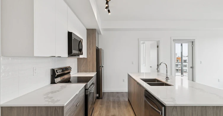 Floor plan E-3350 19 Street Southwest, Calgary, AB, T2T 6V7 - 10