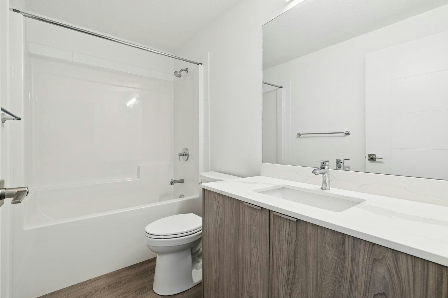 Floor plan E-3350 19 Street Southwest, Calgary, AB, T2T 6V7 - 2