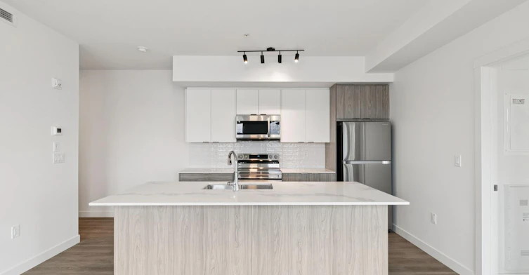 Floor plan E-3350 19 Street Southwest, Calgary, AB, T2T 6V7 - 11