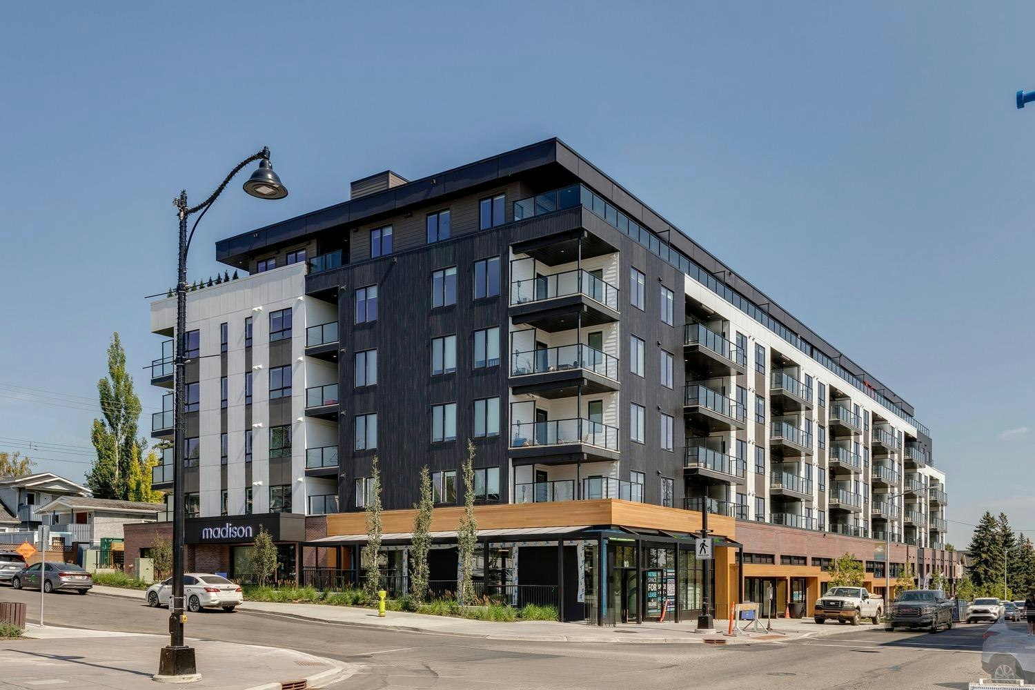 3350 19 Street Southwest, Calgary, AB, T2T 6V7 - 2