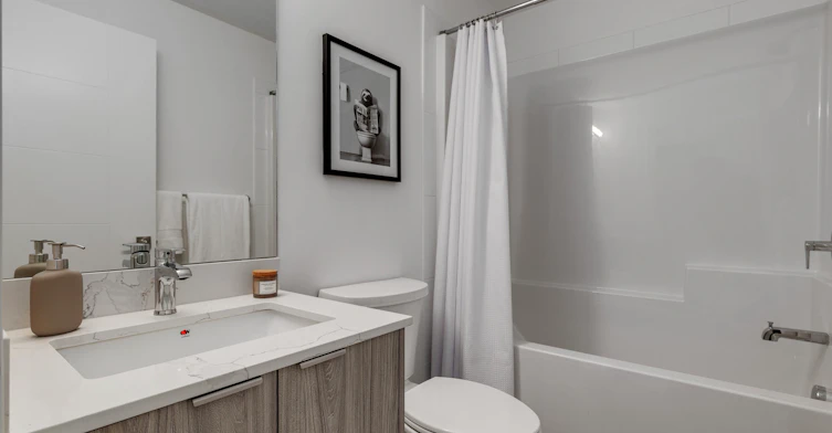 3350 19 Street Southwest, Calgary, AB, T2T 6V7 - 4