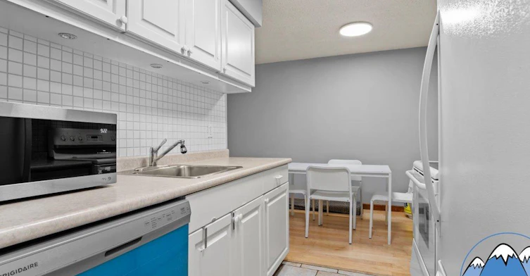 102-1945 Woodway Place, Burnaby, BC, V5B 4S4 - 5