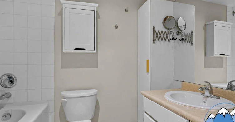 102-1945 Woodway Place, Burnaby, BC, V5B 4S4 - 17
