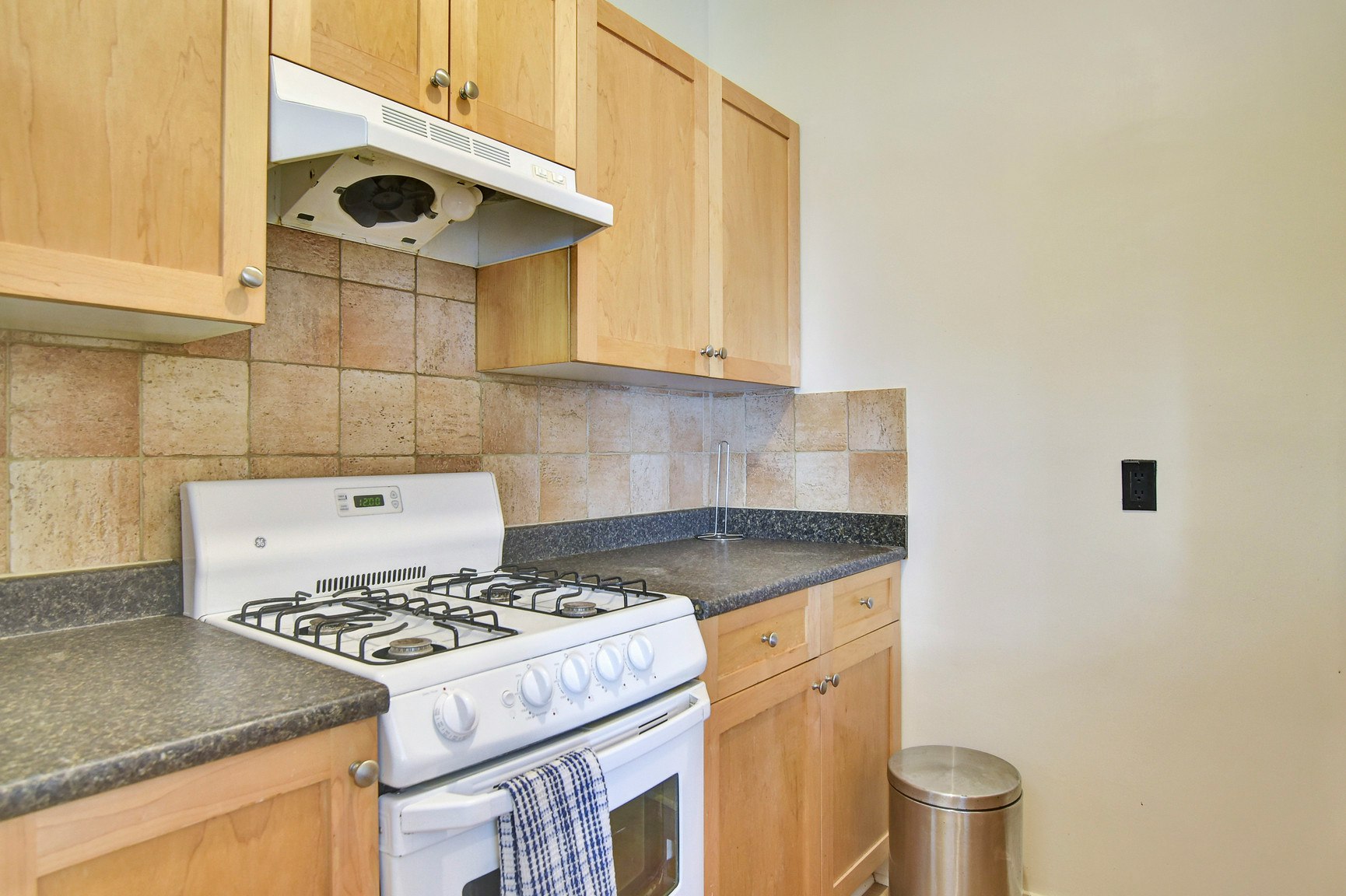 6-935 Jervis Street, Vancouver, BC, V6E 2B5 - 9