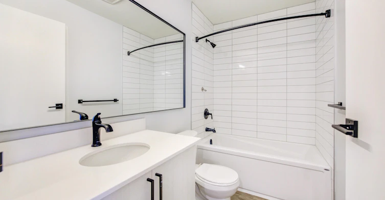 528 Lancaster Street West, Kitchener, ON, N2K 0H7 - 2