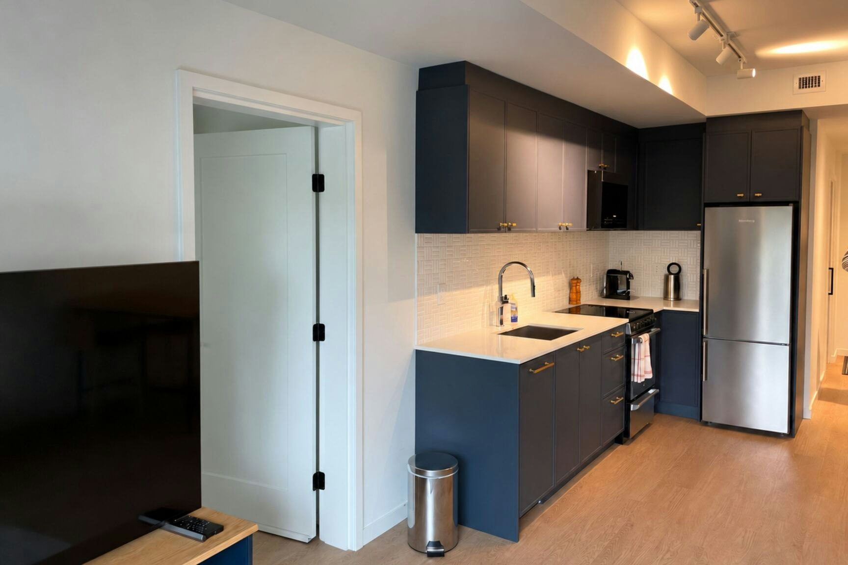 304-1807 Larch Street, Vancouver, BC, V6K 0H6 - 2