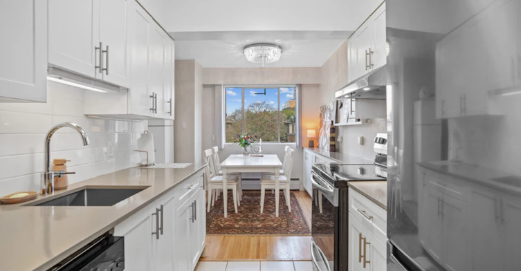 6162-4-6111 Tisdall Street, Vancouver, BC, V5Z 3M9