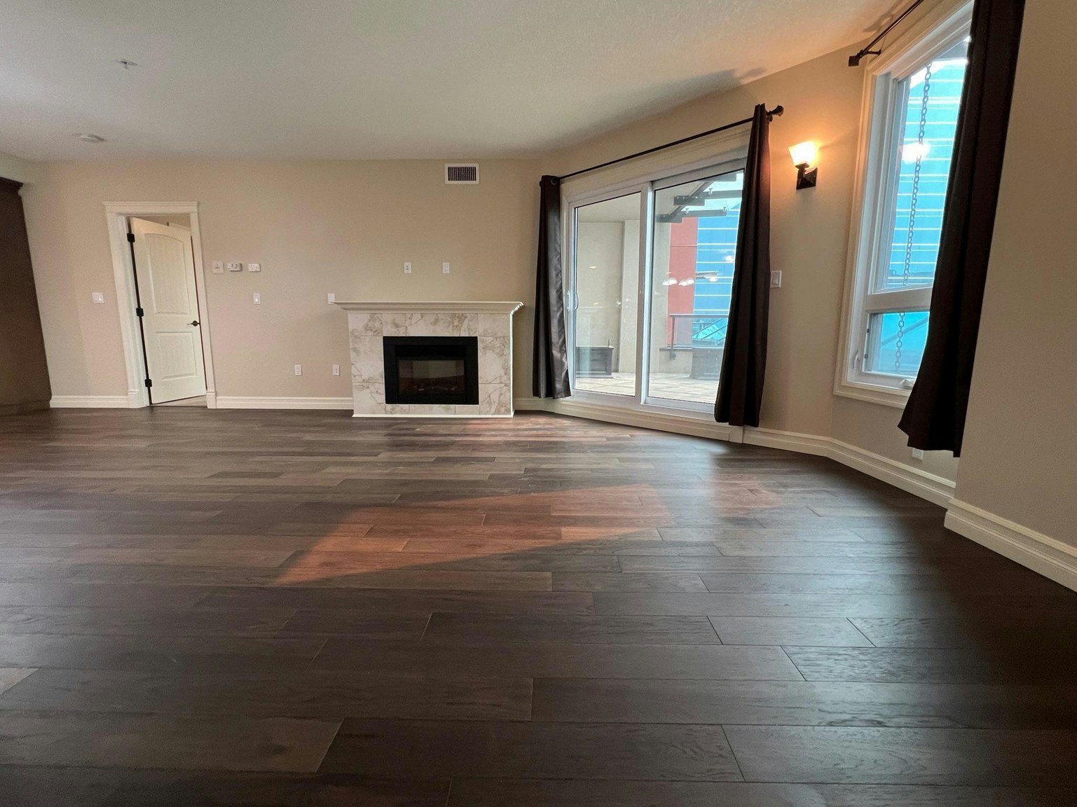 10142 111 Street Northwest, Edmonton, AB, T5K 1K6 - 4