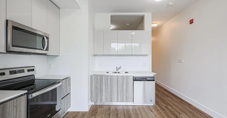 304-3020 Dundas Street West, Toronto, ON, M6P 1Z3 - 3