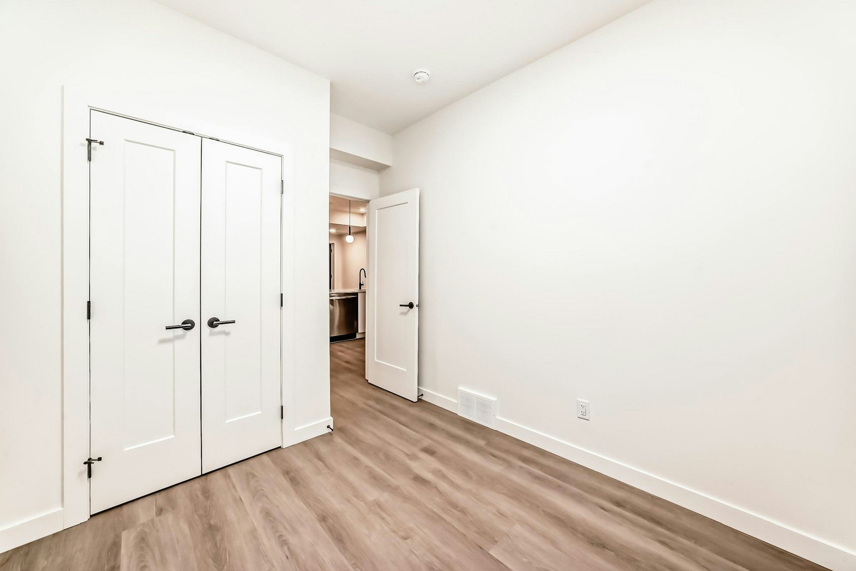 15720 103 Avenue Northwest, Edmonton, AB, T5P 0P6 - 17